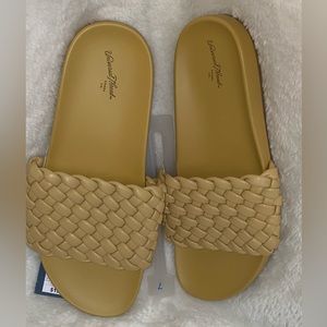 A new day beach flats. Size 9, 71/2, 7.